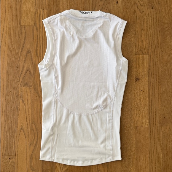 New with tags Adidas White Performance Sleeveless Shirt medium - Picture 3 of 3